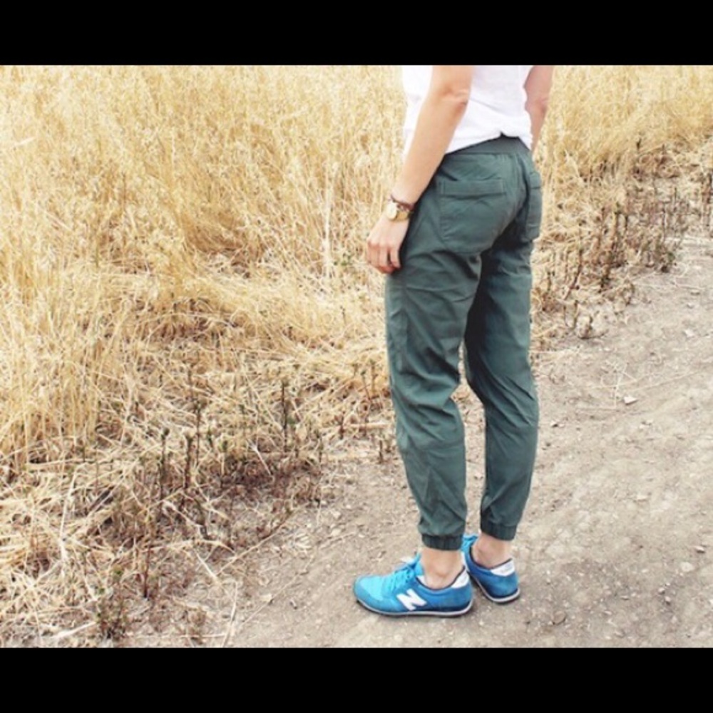 Athleta Trekkie Joggers sz 8